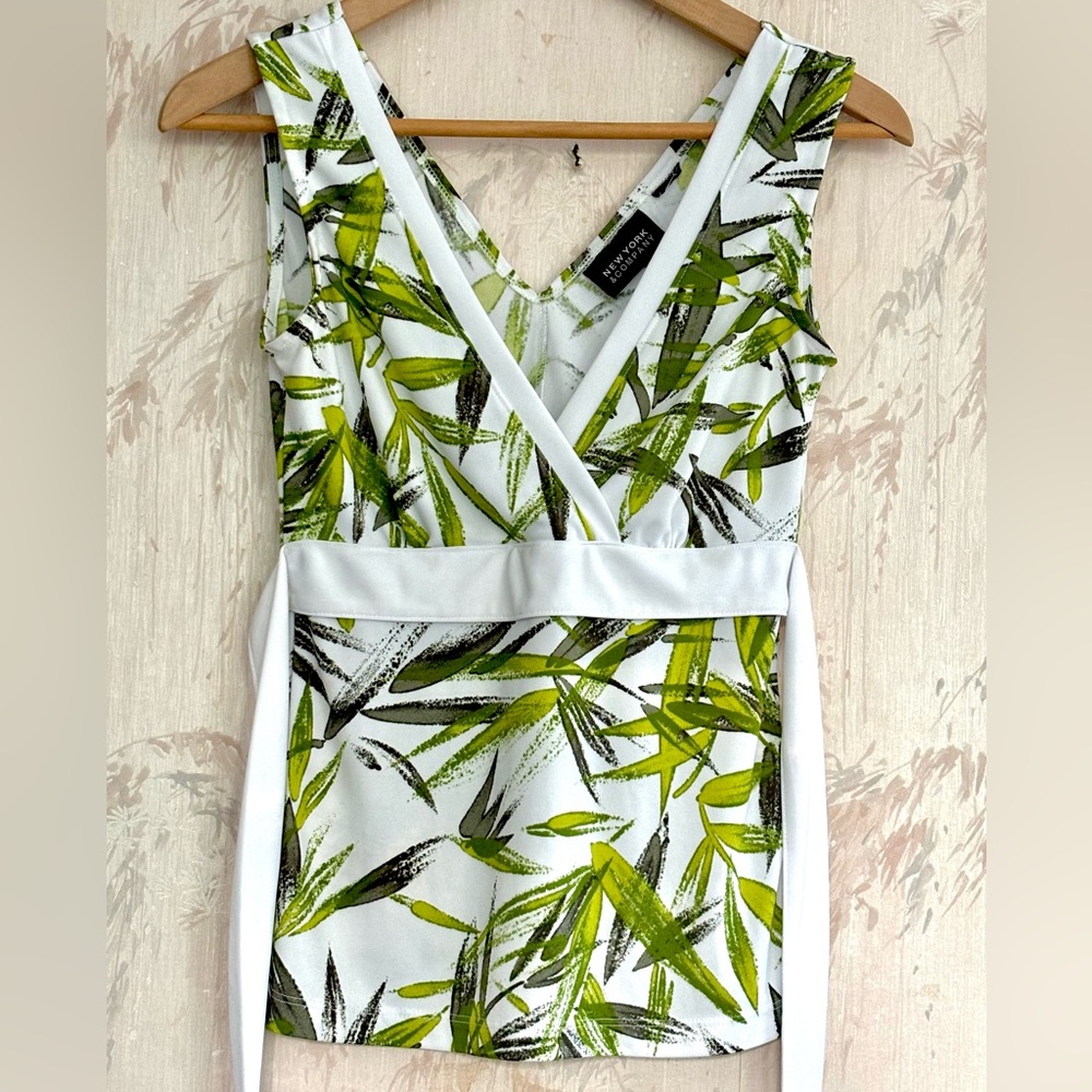 New York & Company Tropical Green Bamboo Palm Leaf Sleeveless Top S